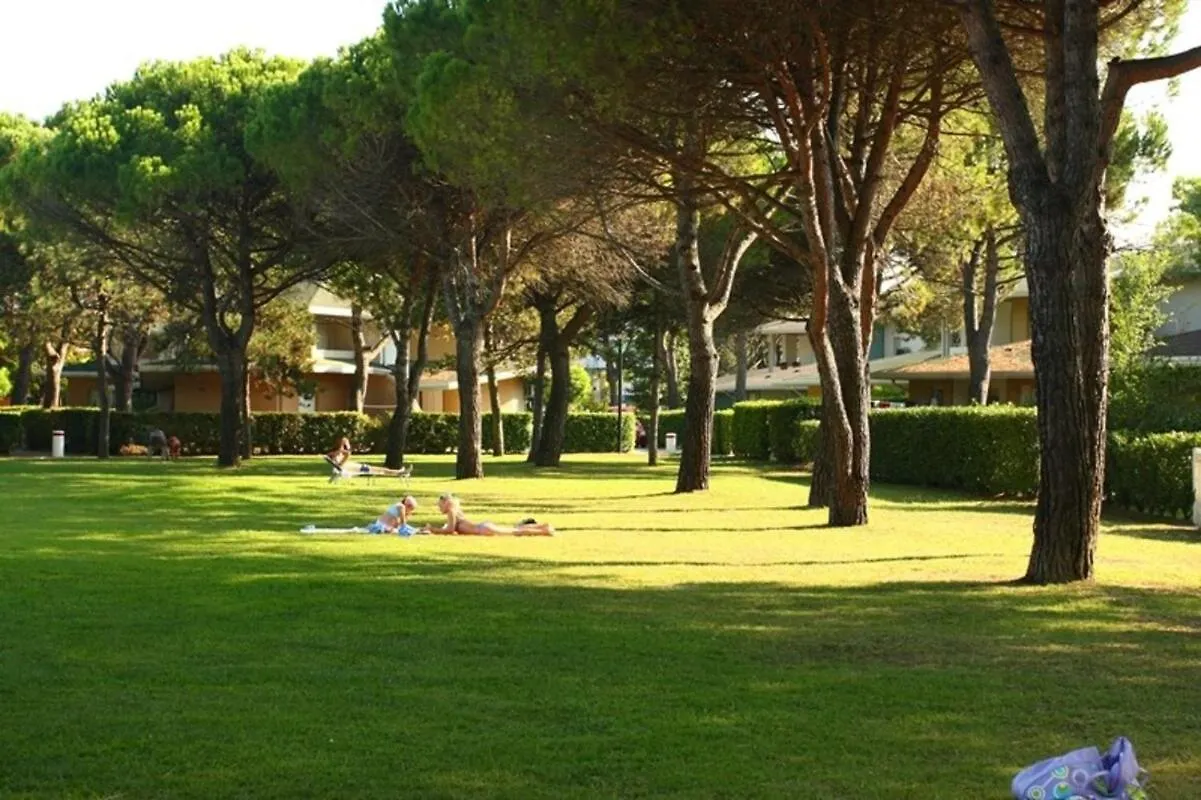 Apartment House With Balcony And Swimming Pool Bibione