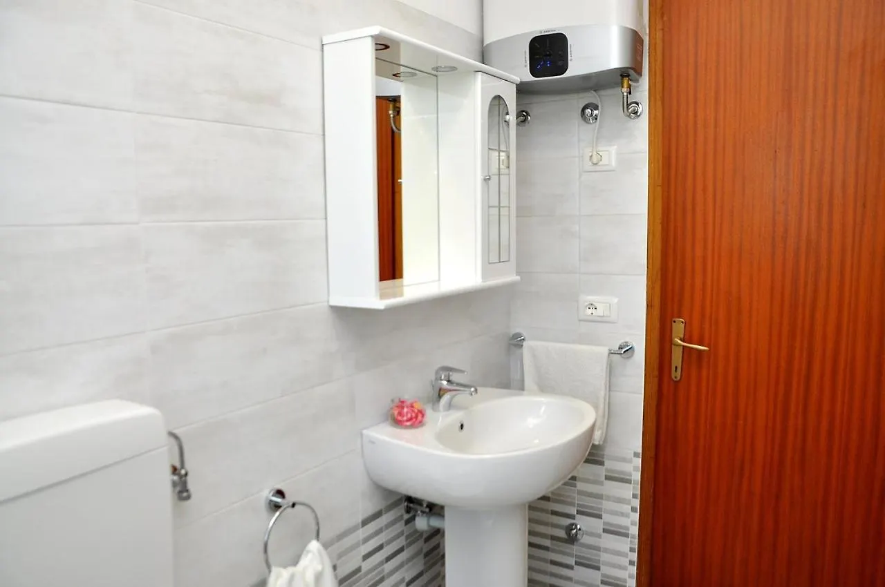 Apartment House With Balcony And Swimming Pool Bibione 0*,